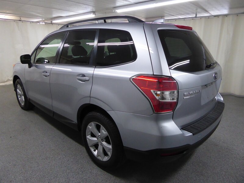 2016 Subaru Forester 2.5i Premium photo 4