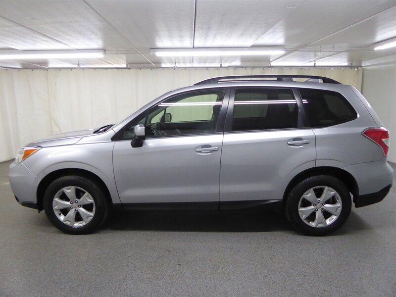 2016 Subaru Forester 2.5i Premium photo 3