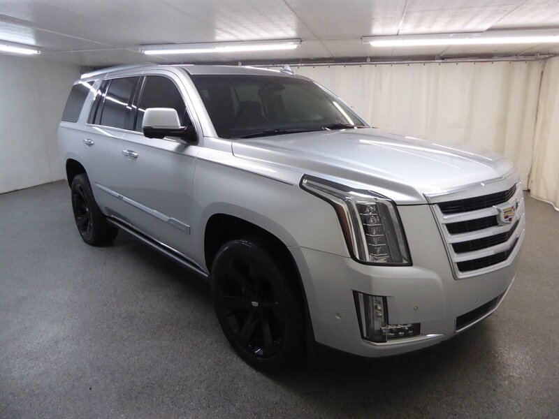 2019 Cadillac Escalade Premium Luxury - Photo 1 - Downers Grove, IL 60515