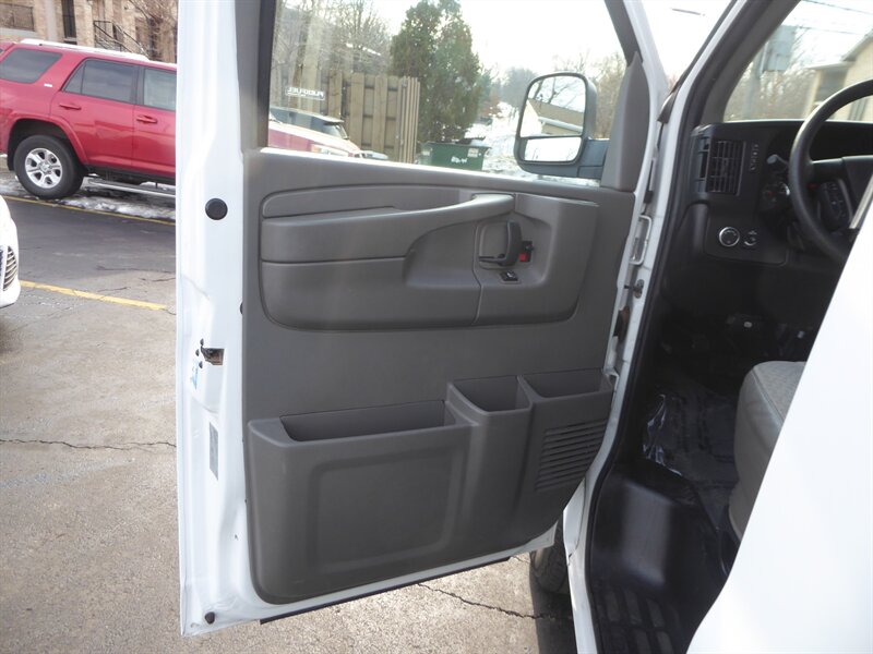 2012 CHEVROLET EXPRESS - Image 18
