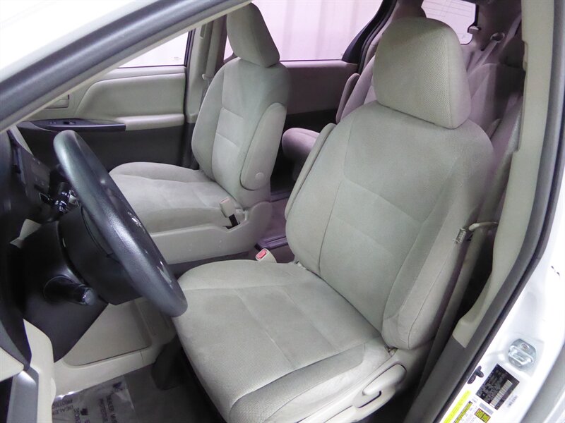 2016 TOYOTA SIENNA - Image 18