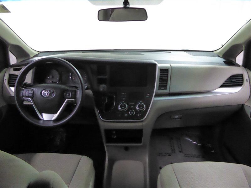 2016 TOYOTA SIENNA - Image 8