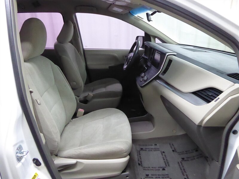 2016 TOYOTA SIENNA - Image 23