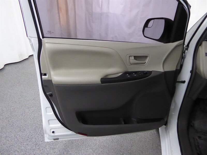 2016 TOYOTA SIENNA - Image 20