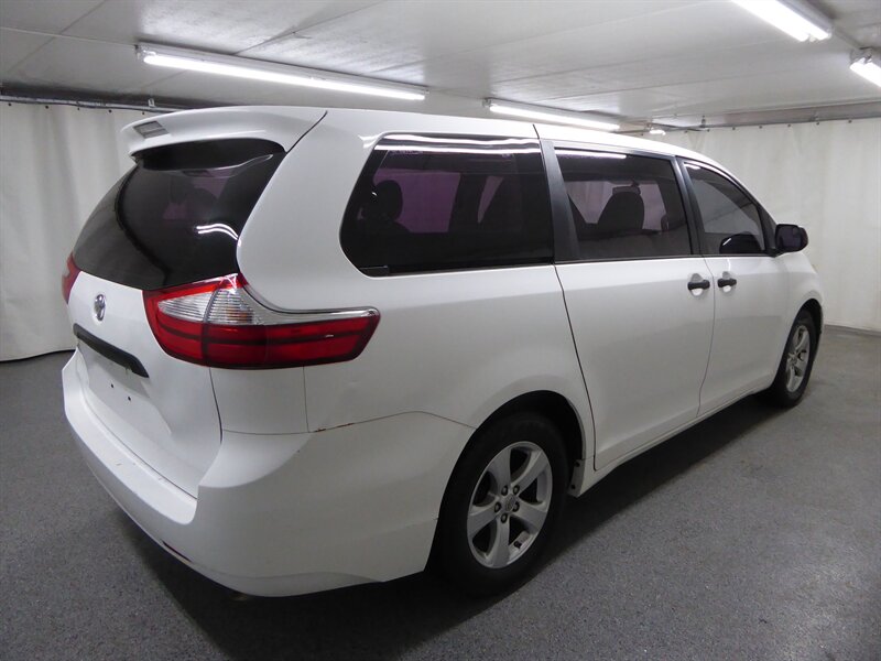 2016 TOYOTA SIENNA - Image 7