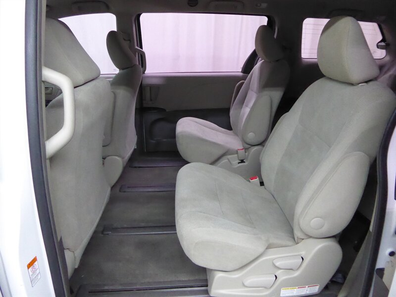 2016 TOYOTA SIENNA - Image 25