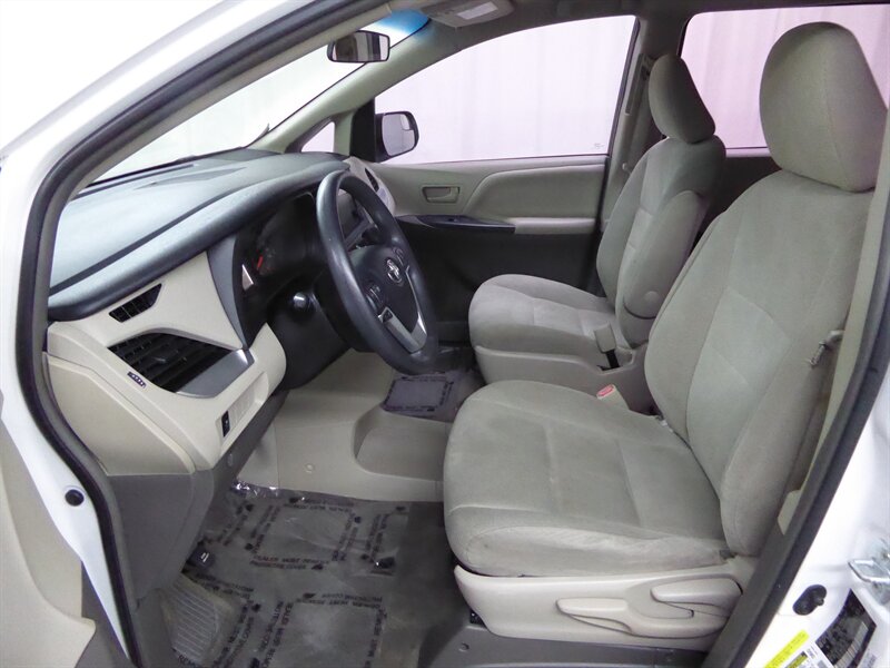 2016 TOYOTA SIENNA - Image 19