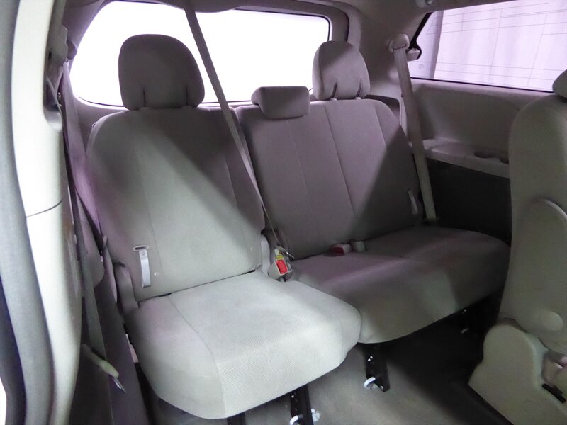 2016 TOYOTA SIENNA - Image 28
