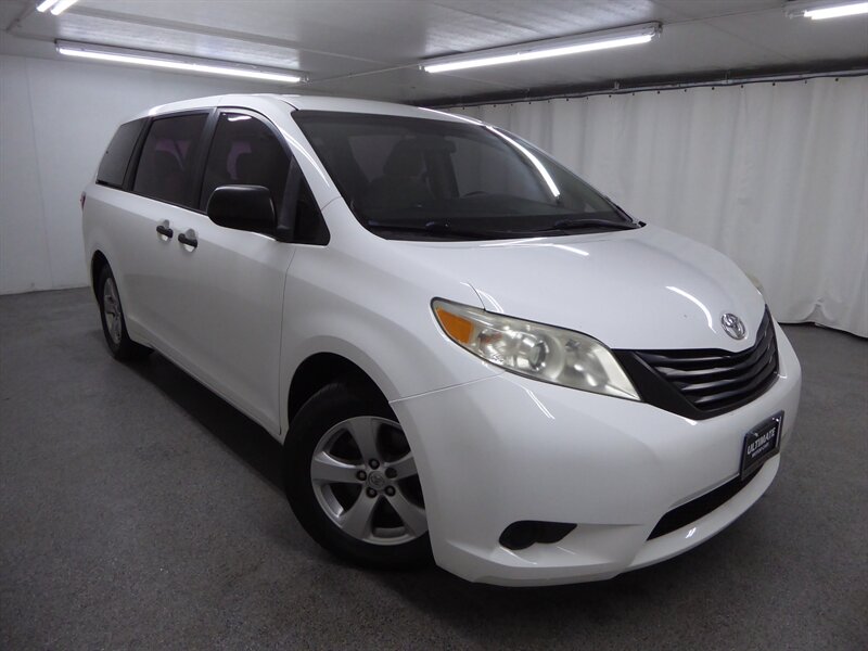 2016 Toyota Sienna L's photo