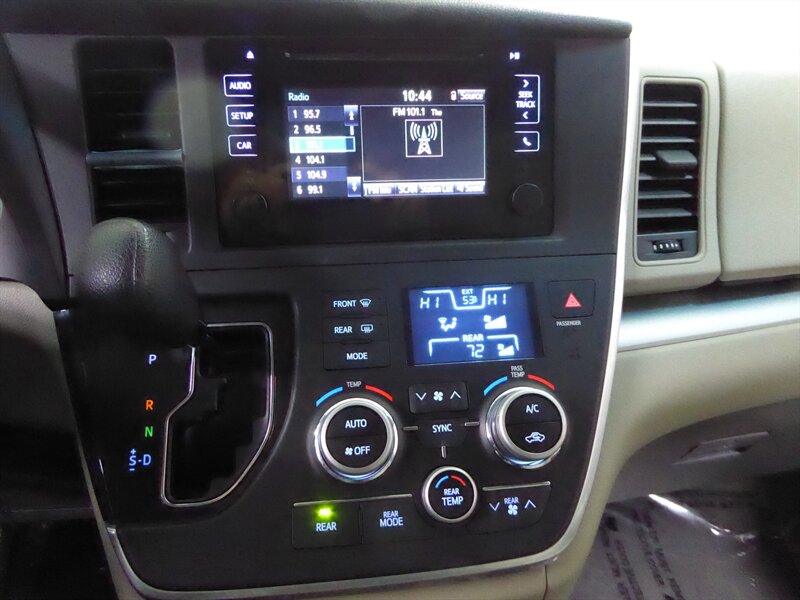 2016 TOYOTA SIENNA - Image 13