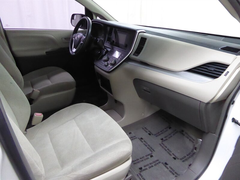 2016 TOYOTA SIENNA - Image 21