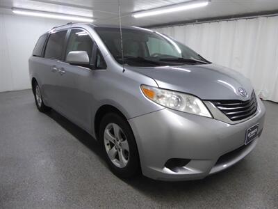 2011 Toyota Sienna LE 7-Passenger Auto Acces Minivan