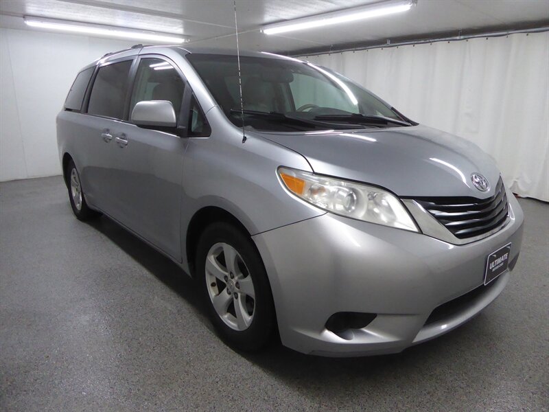 2011 Toyota Sienna LE's photo