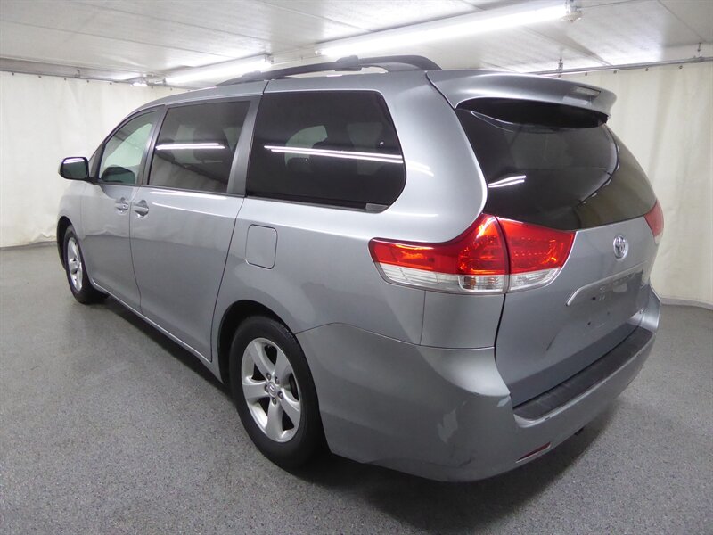 2011 TOYOTA SIENNA - Image 5