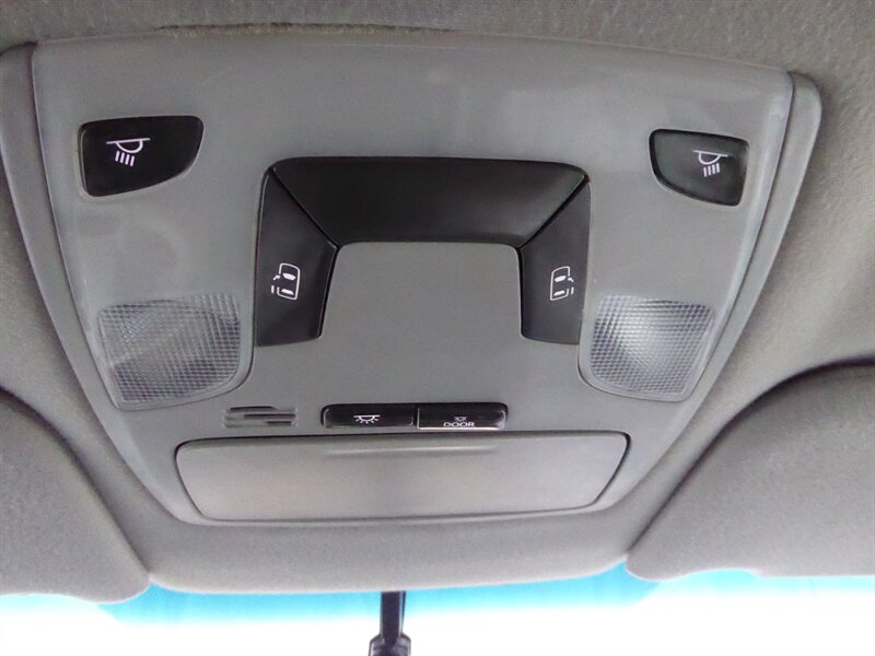 2011 TOYOTA SIENNA - Image 15
