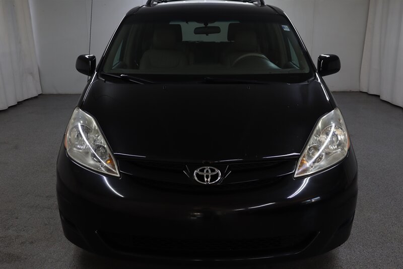 2009 Toyota Sienna XLE  