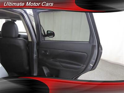2019 Mitsubishi Outlander ES   - Photo 31 - Downers Grove, IL 60515