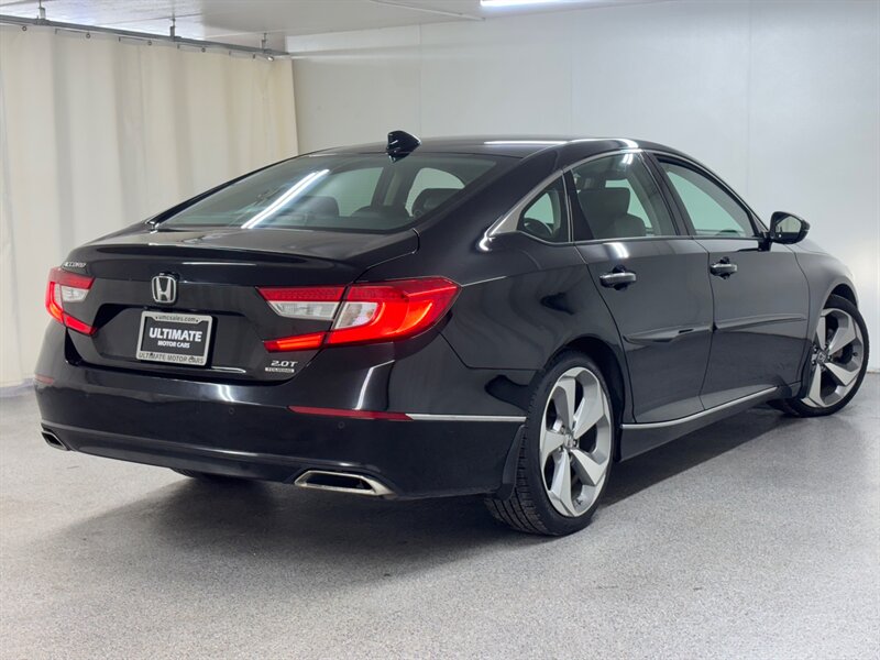 2018 Honda Accord Touring photo 4