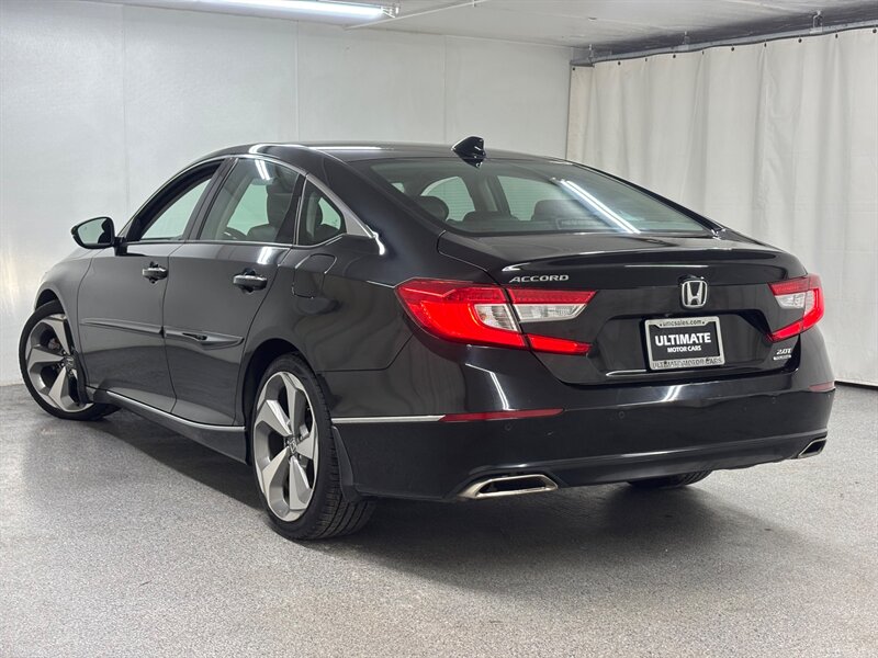 2018 Honda Accord Touring photo 2
