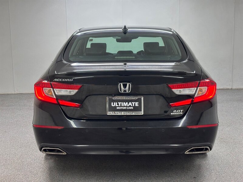 2018 Honda Accord Touring photo 3