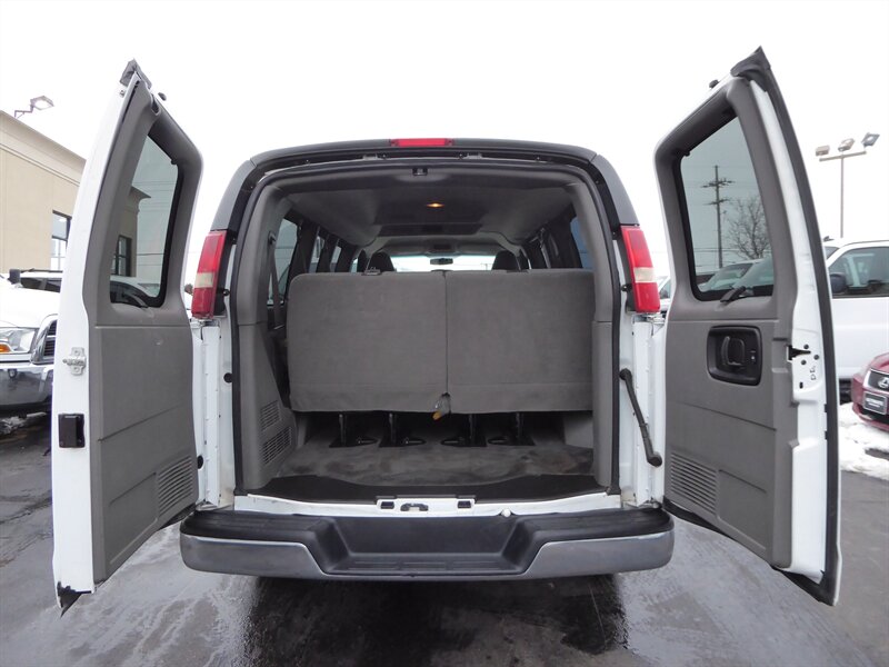 2017 CHEVROLET EXPRESS - Image 24