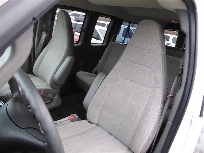 2017 CHEVROLET EXPRESS - Image 15