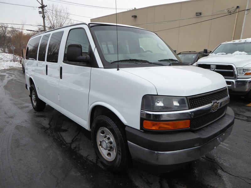 2017 Chevrolet Express Passenger LS's photo