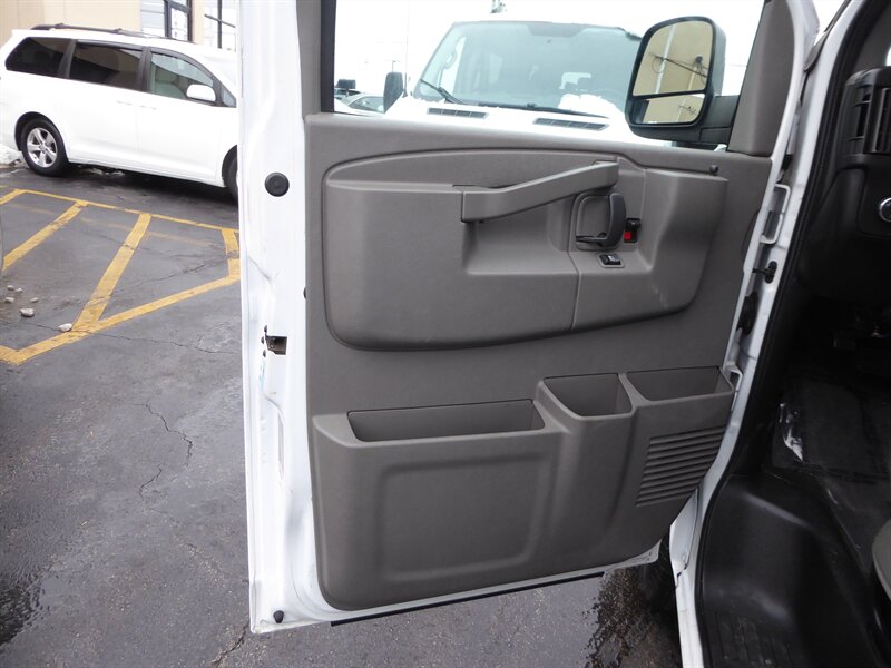 2017 CHEVROLET EXPRESS - Image 17