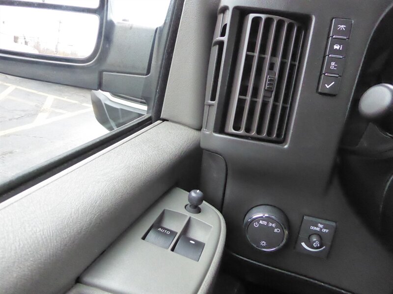 2017 CHEVROLET EXPRESS - Image 13