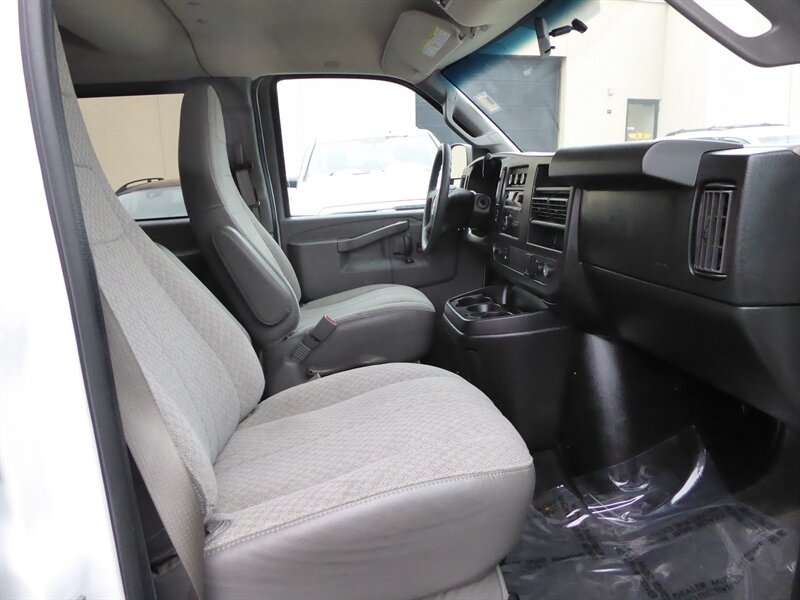 2017 CHEVROLET EXPRESS - Image 20