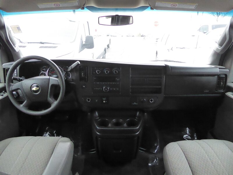 2017 CHEVROLET EXPRESS - Image 9