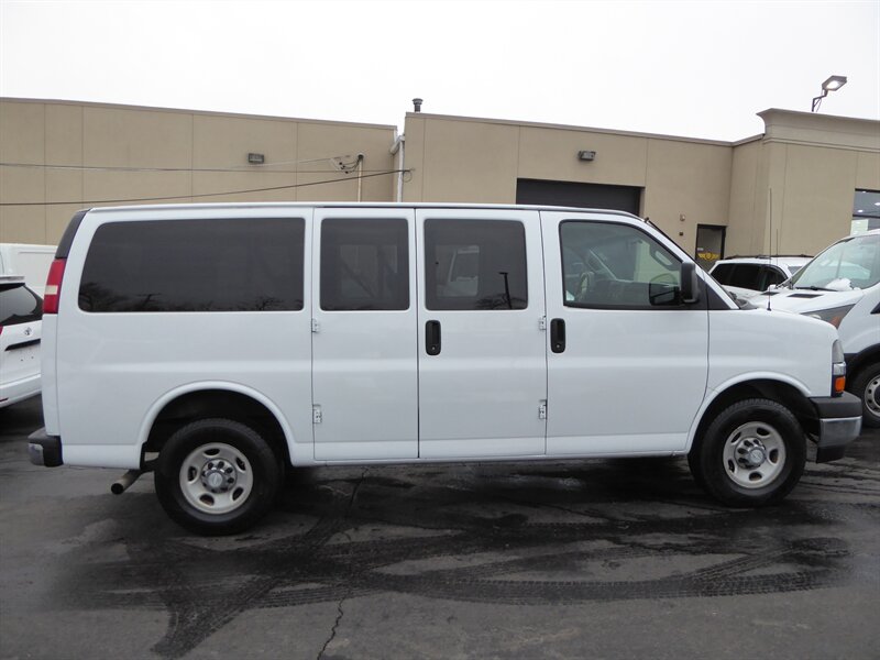 2017 CHEVROLET EXPRESS - Image 8