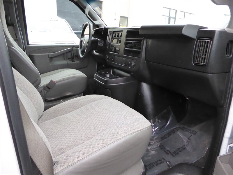 2017 CHEVROLET EXPRESS - Image 18