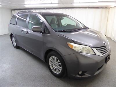2011 Toyota Sienna XLE 7-Passenger Auto Acce Minivan