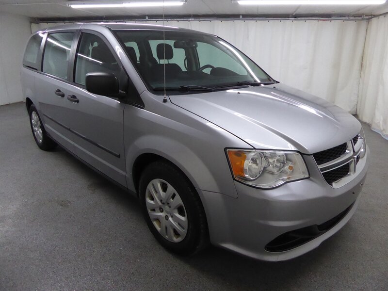 2016 Dodge Grand Caravan SE - Photo 1 - Downers Grove, IL 60515