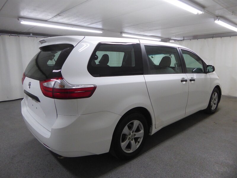 2016 TOYOTA SIENNA - Image 7