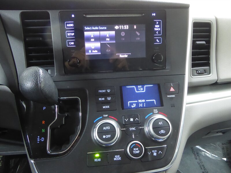 2016 TOYOTA SIENNA - Image 13