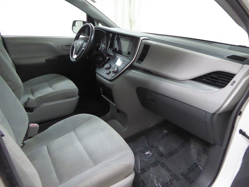 2016 TOYOTA SIENNA - Image 19