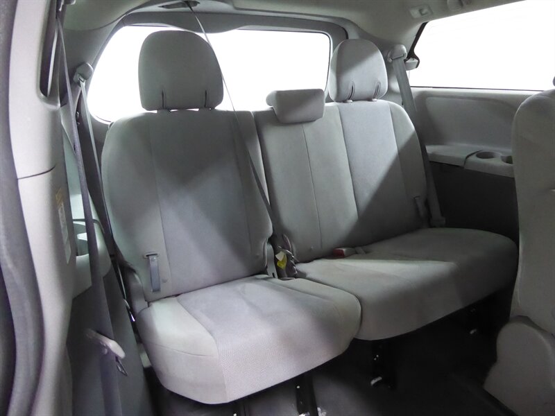 2016 TOYOTA SIENNA - Image 26