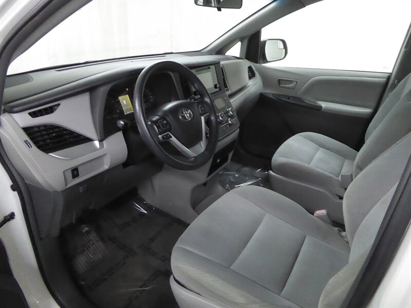 2016 TOYOTA SIENNA - Image 15