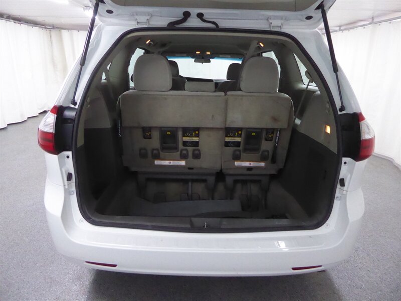 2017 TOYOTA SIENNA - Image 29