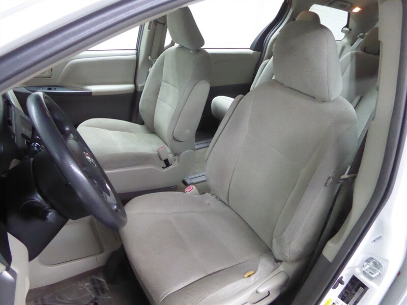 2017 TOYOTA SIENNA - Image 18