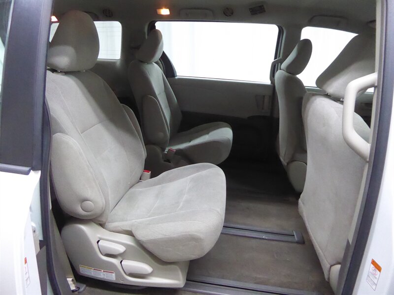 2017 TOYOTA SIENNA - Image 27