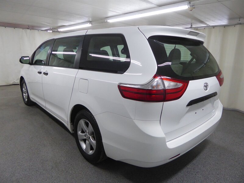 2017 TOYOTA SIENNA - Image 5