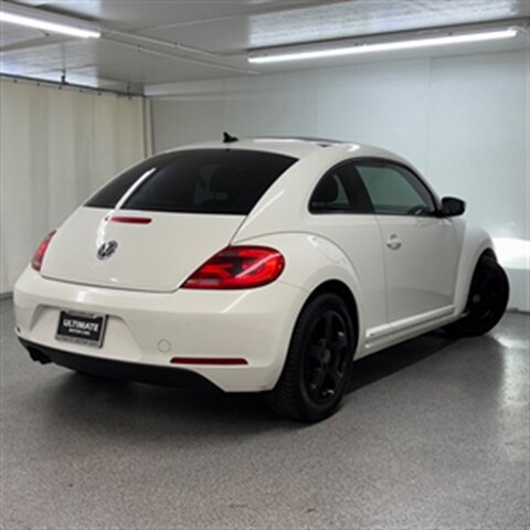 2012 Volkswagen Beetle 2.5L   - Photo 12 - Downers Grove, IL 60515