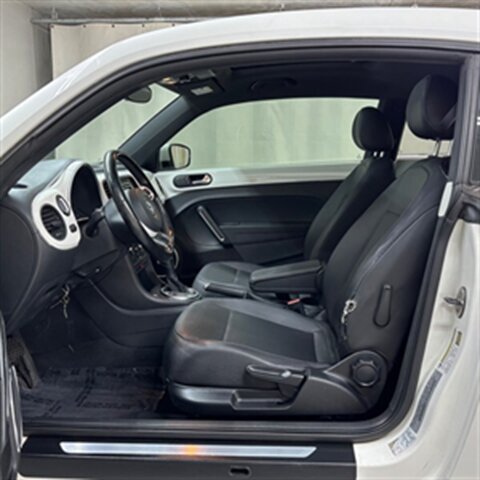 2012 Volkswagen Beetle 2.5L   - Photo 19 - Downers Grove, IL 60515