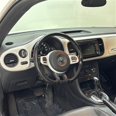2012 Volkswagen Beetle 2.5L   - Photo 20 - Downers Grove, IL 60515