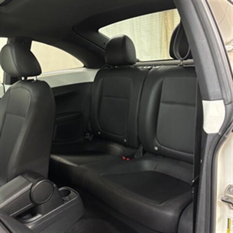 2012 Volkswagen Beetle 2.5L   - Photo 23 - Downers Grove, IL 60515