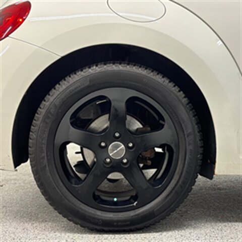 2012 Volkswagen Beetle 2.5L   - Photo 13 - Downers Grove, IL 60515