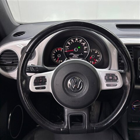 2012 Volkswagen Beetle 2.5L   - Photo 21 - Downers Grove, IL 60515